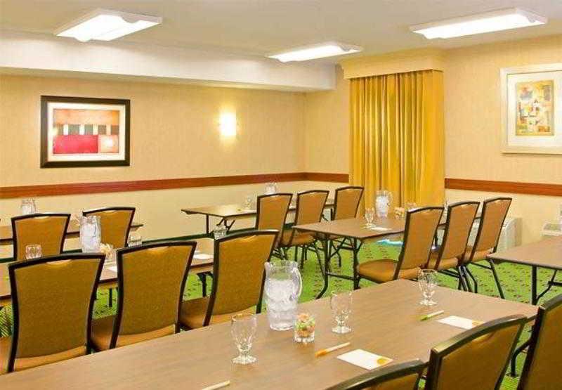 Отель Courtyard By Marriott Memphis Airport Экстерьер фото