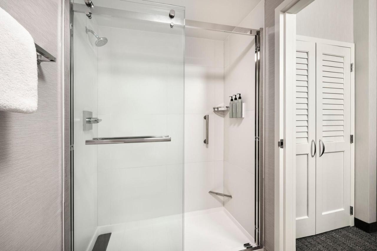 Отель Courtyard By Marriott Memphis Airport Экстерьер фото