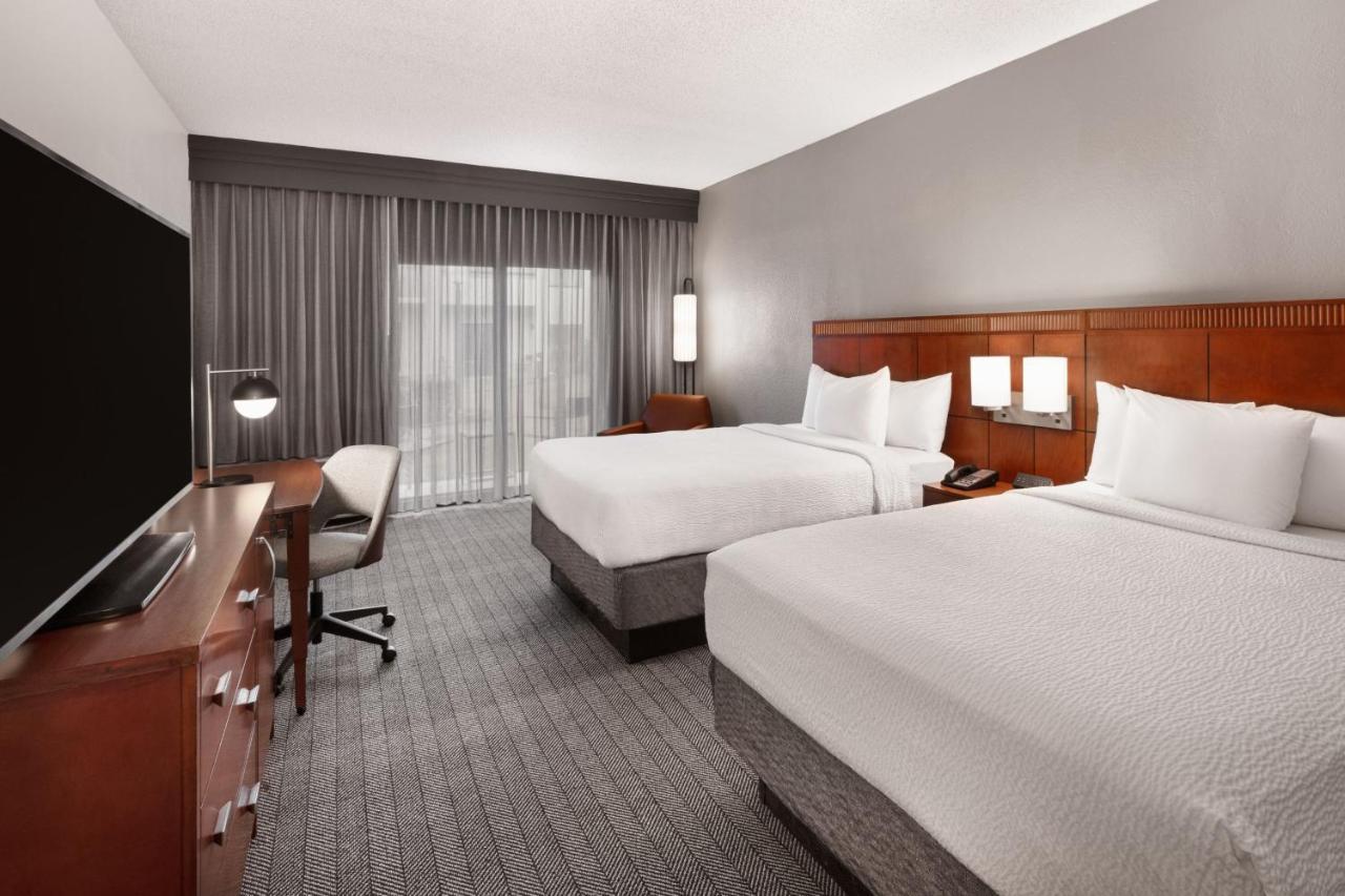 Отель Courtyard By Marriott Memphis Airport Экстерьер фото