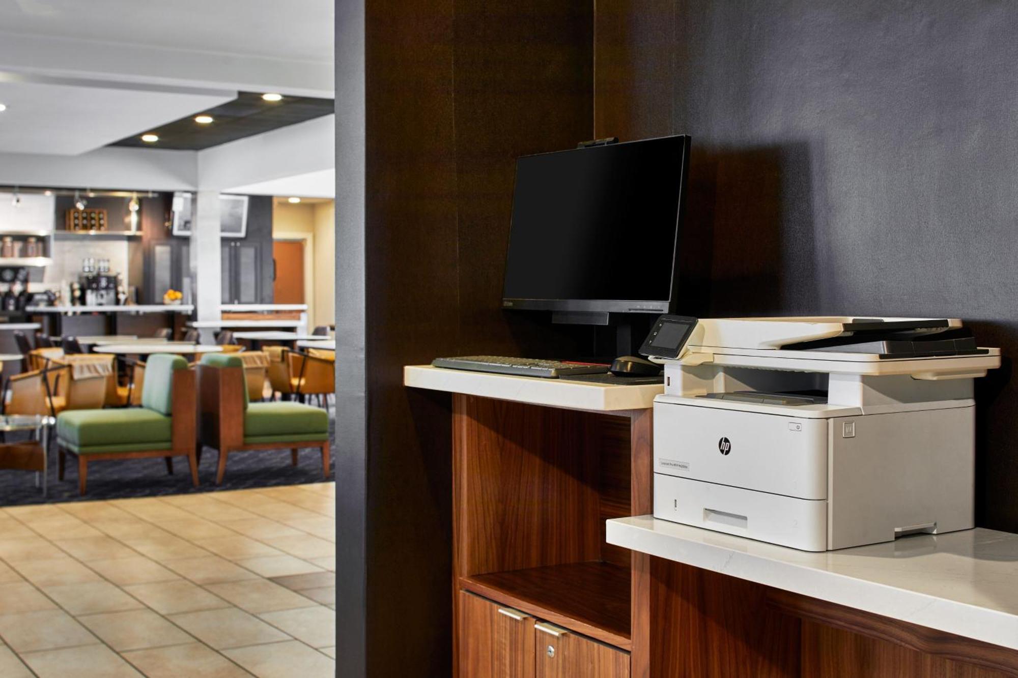 Отель Courtyard By Marriott Memphis Airport Экстерьер фото