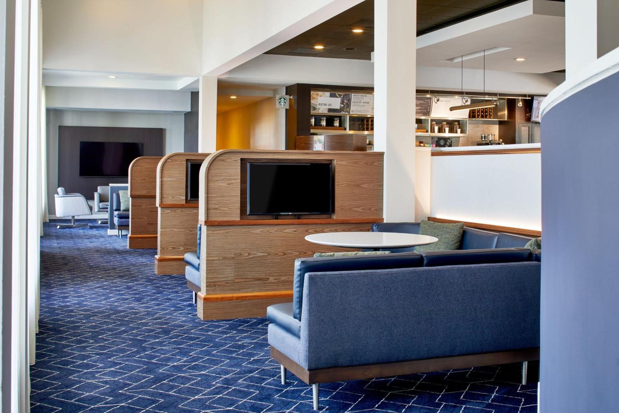 Отель Courtyard By Marriott Memphis Airport Экстерьер фото