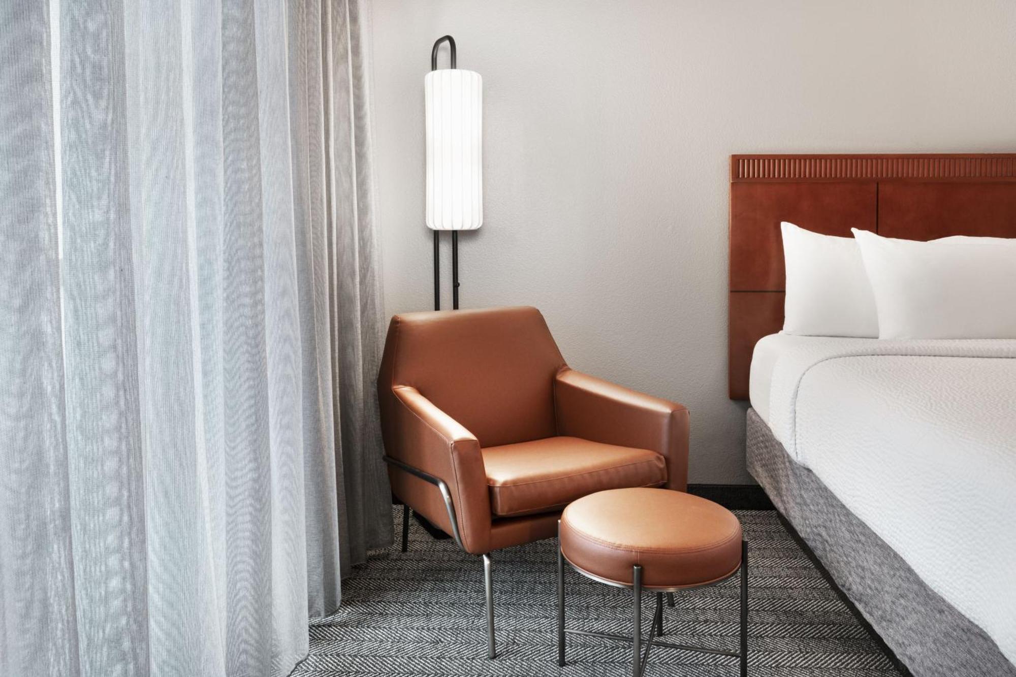 Отель Courtyard By Marriott Memphis Airport Экстерьер фото