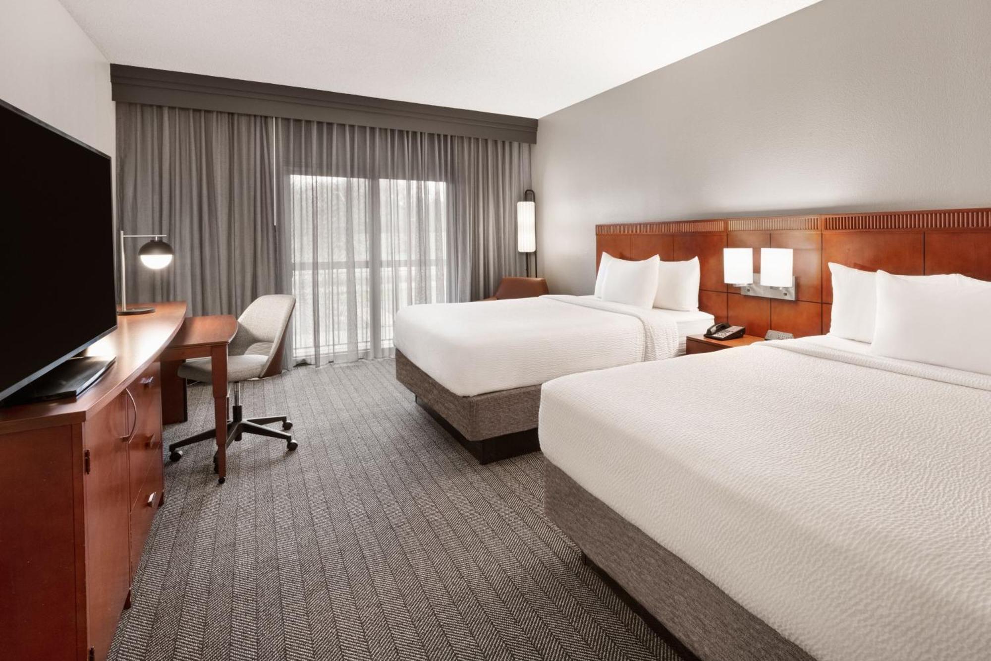 Отель Courtyard By Marriott Memphis Airport Экстерьер фото
