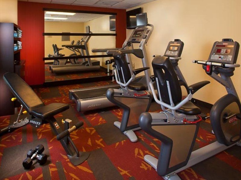 Отель Courtyard By Marriott Memphis Airport Экстерьер фото